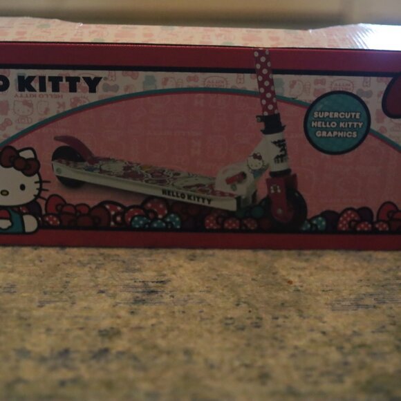 Hello Kitty Scooter - Picture 2 of 6